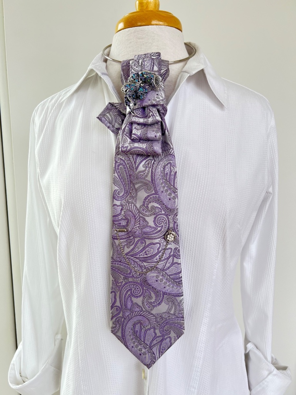 A27🇨🇦_Lavender Paisley Tali' Tie